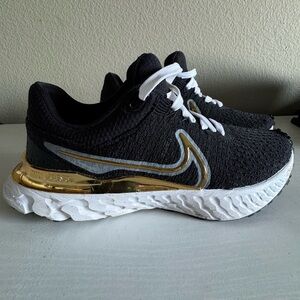 Nike Black and Gold Running Shoes